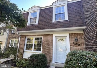 Building Photo - 5748 Yellowrose Ct