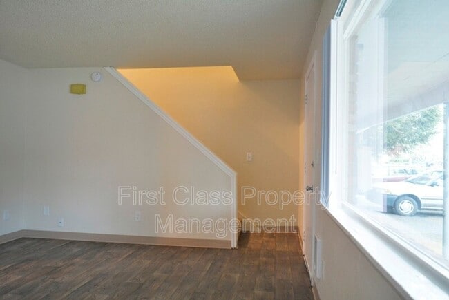 Building Photo - 1673 Dollar St