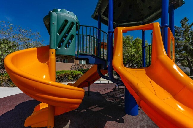 Building Photo - Summerlin Vistas Pool Home w/ Bed and Bath...