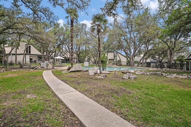 Building Photo - 15 Casa Verde St