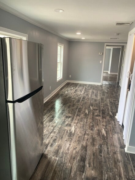 Building Photo - 44 Bridgeport Ave