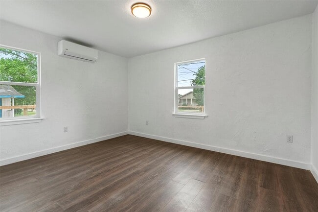 Building Photo - 1216 Jones St