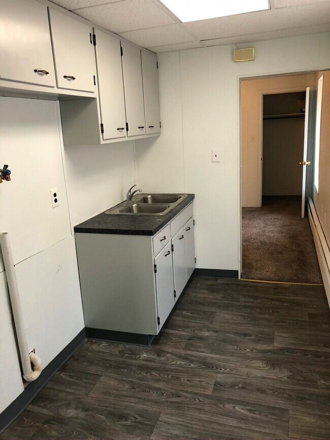 Building Photo - 153 Main St