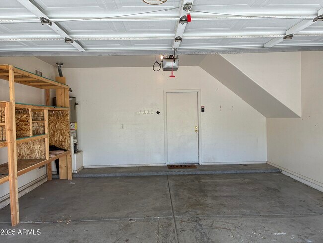 Building Photo - 6982 W Glenn Dr