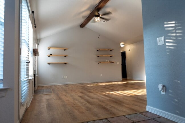 Building Photo - 833 S Eastview Dr