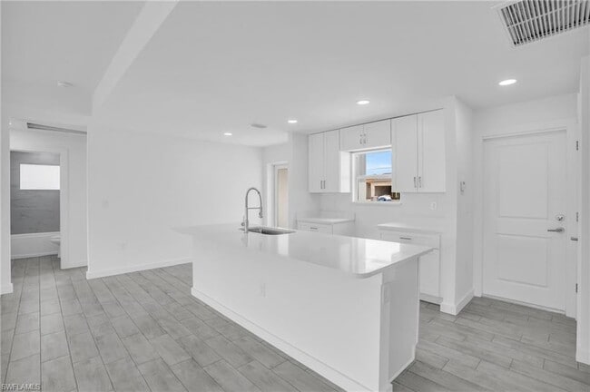 Building Photo - 2812 15th St SW