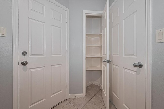 Building Photo - 9631 Highland Pointe Dr