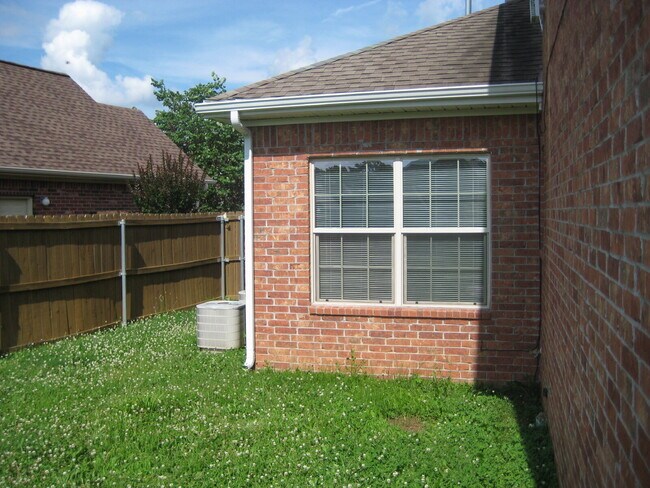 Building Photo - 15 Bluestem Ln