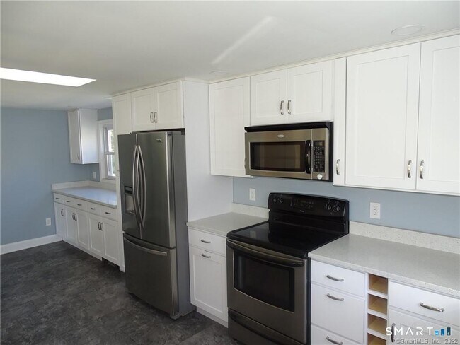 Building Photo - 15 Bayshore Dr