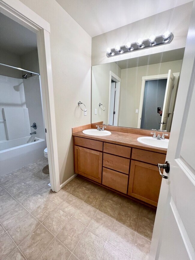 Building Photo - Well maintained 4bd in Lynnwood