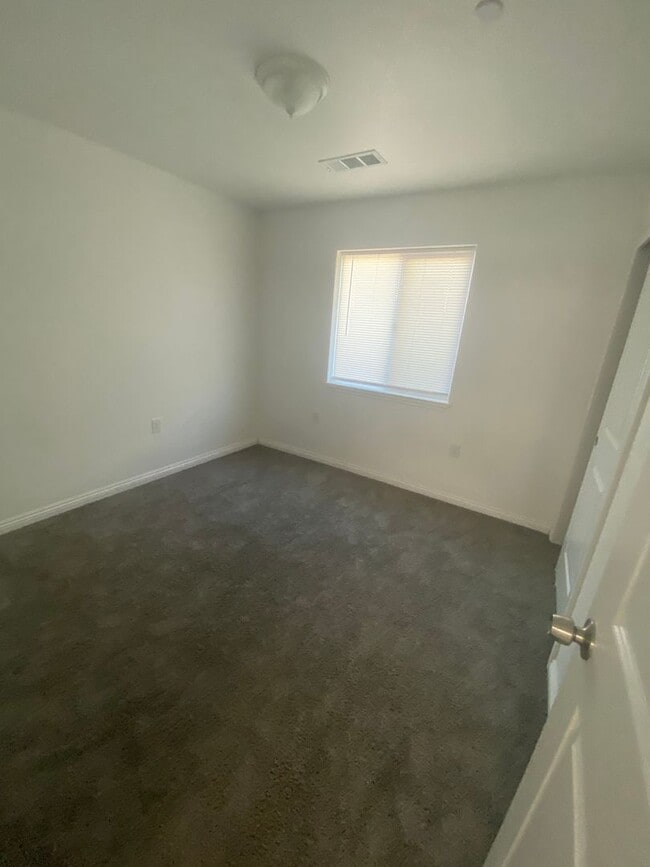 Building Photo - Spacious and New with Solar in Central Hanford