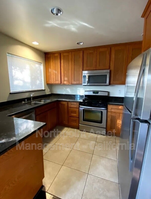 Building Photo - 1229 Jonas Ave