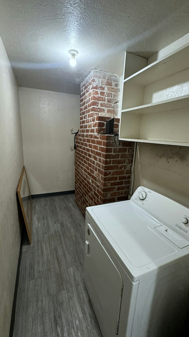 Building Photo - 3465 Mayfair Dr S