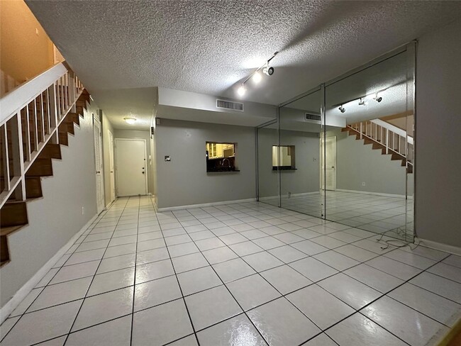 Building Photo - 6630 Racquet Club Dr