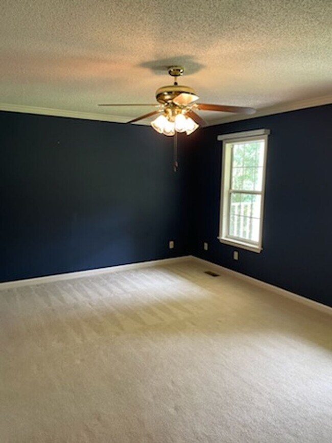 Building Photo - SINGLE FAMILY HOME