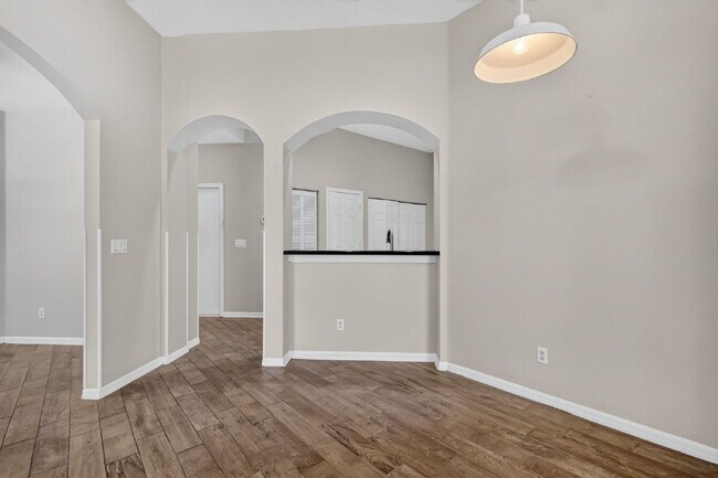 Building Photo - "Charming 2 Bed plus Den, 2-Bath Townhouse with 1500 Sq Ft of Comfort in Greenacres!"
