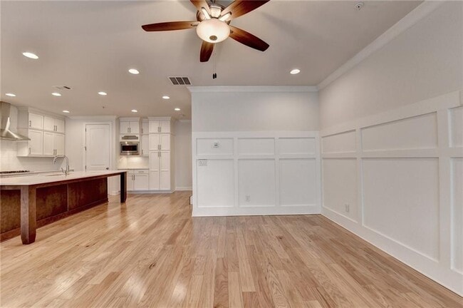 Building Photo - 341 Bailey Walk