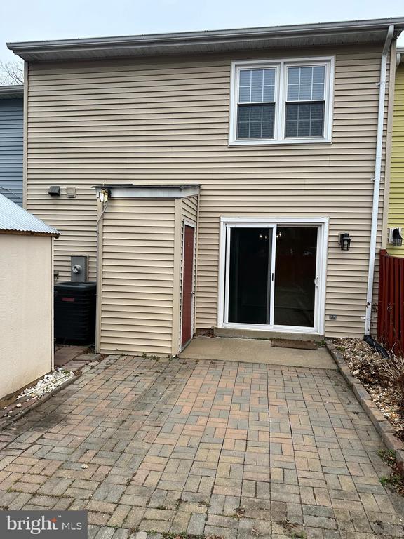 Building Photo - 7943 Timarand Ct