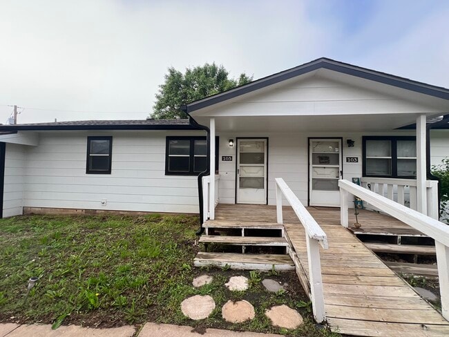 Primary Photo - 105 N 3rd St