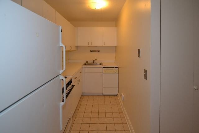 Building Photo - 622 W Wellington Ave