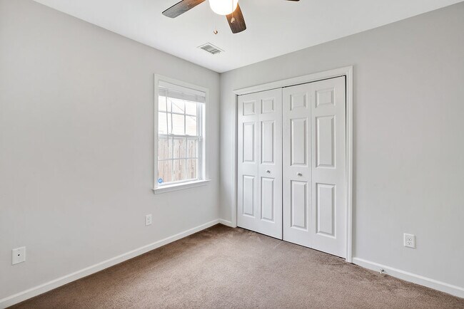 Building Photo - 1604 Royal Pine Ct