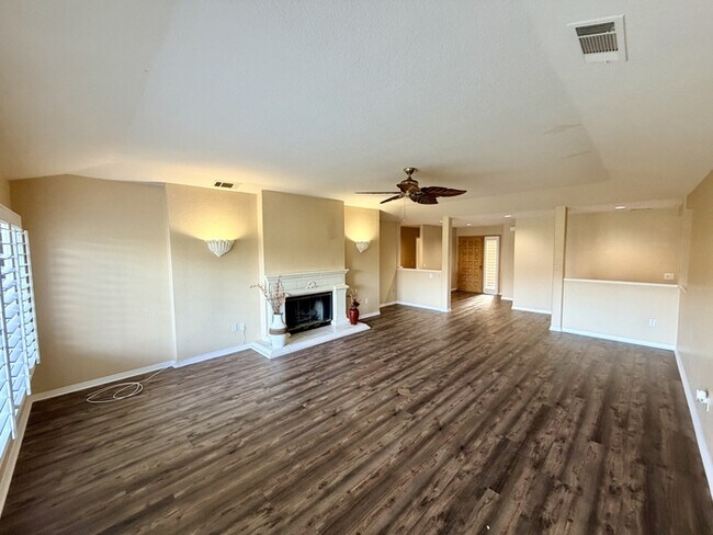 Building Photo - 38441 Oaktree Loop