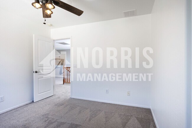 Building Photo - Beautiful Two-Story Home Located in Missio...