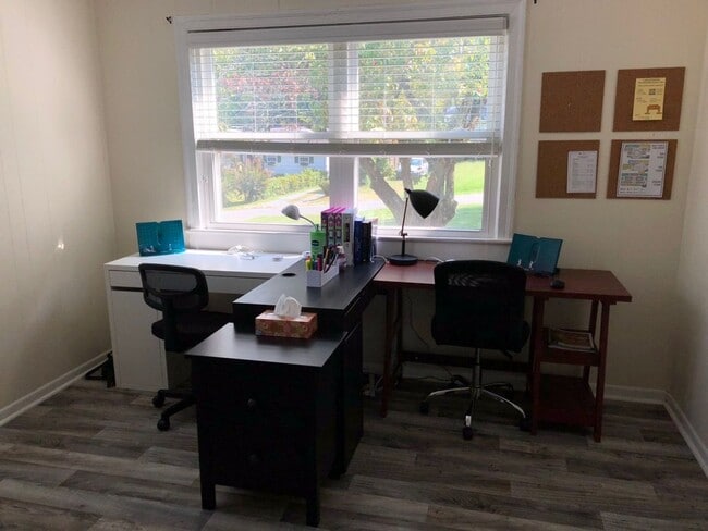 Building Photo - 1219 Brookwood Dr