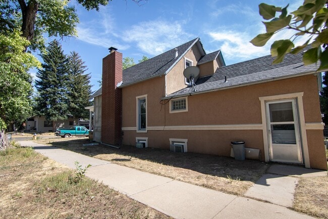 Building Photo - 802 S 10th St