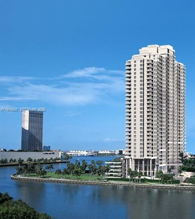 Building Photo - 801 Brickell Key Blvd