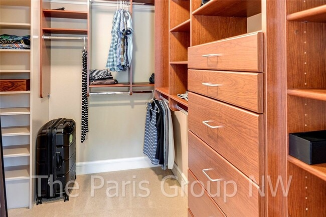 Building Photo - Extraordinary Custom Enatai Home *4min to ...