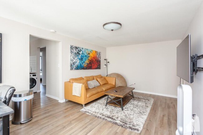Building Photo - 2 bedroom in Chicago IL 60626
