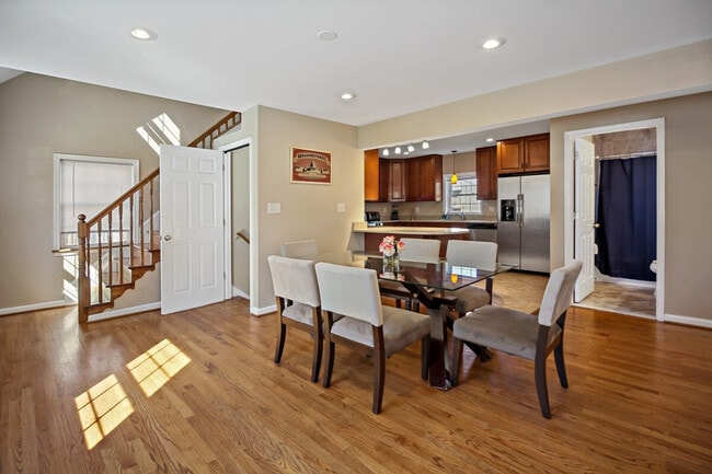 Building Photo - 808 W Broad St