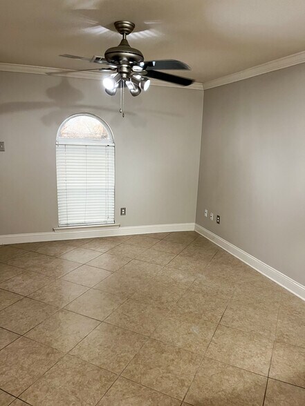 Building Photo - 3604 Pakenham Dr