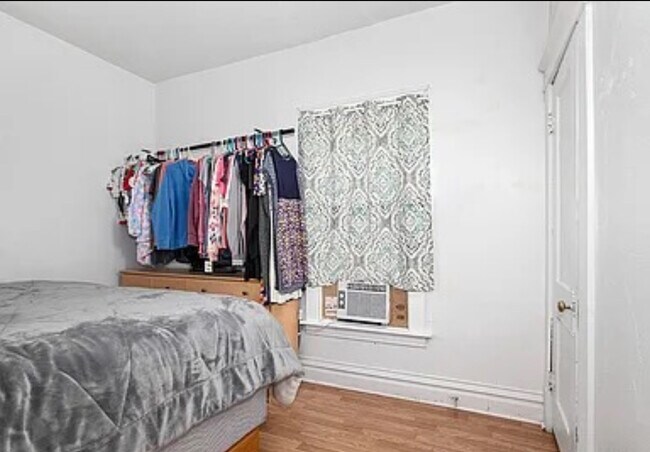 Building Photo - 1318 Division St