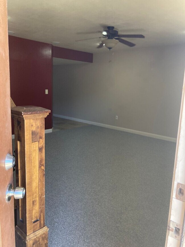 Building Photo - Cedar Park Townhome