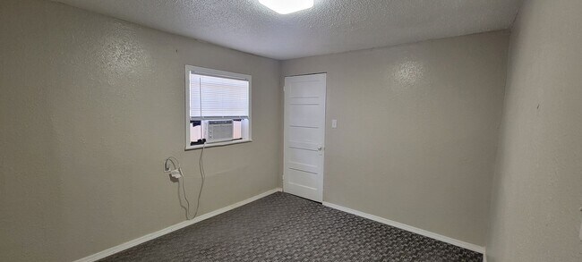 Building Photo - UPDATED COUNTRY PROPERTY