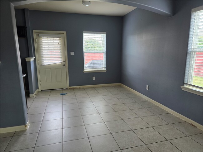 Building Photo - 10610 Prillerman Trails Dr
