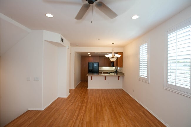 Building Photo - 720 S San Fernando Blvd