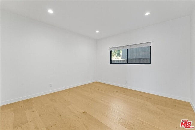 Building Photo - 1210 Larrabee St