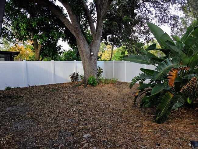 Building Photo - 1717 Needles Ln E