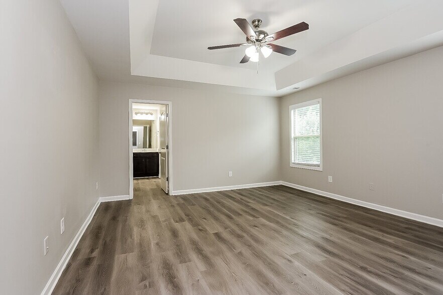 Building Photo - 4038 Lake Manor Way