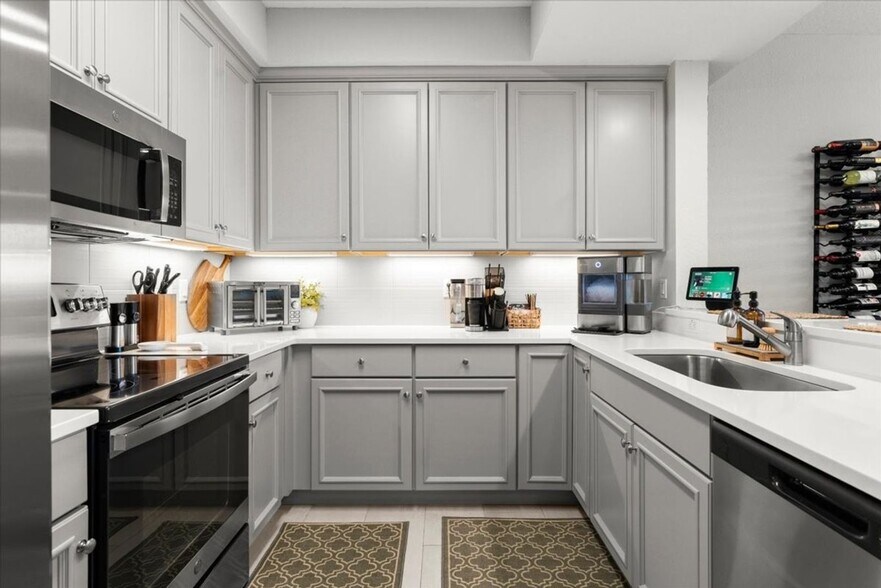 Building Photo - 6 Riverwalk Drive