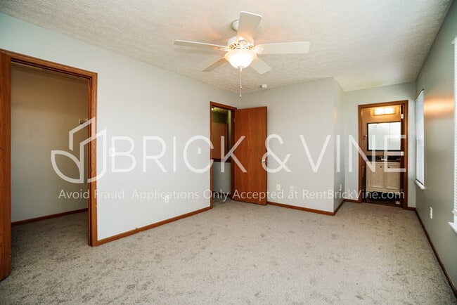 Building Photo - 950 Radbourne Dr