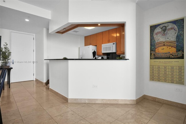 Building Photo - 801 Brickell Key Blvd