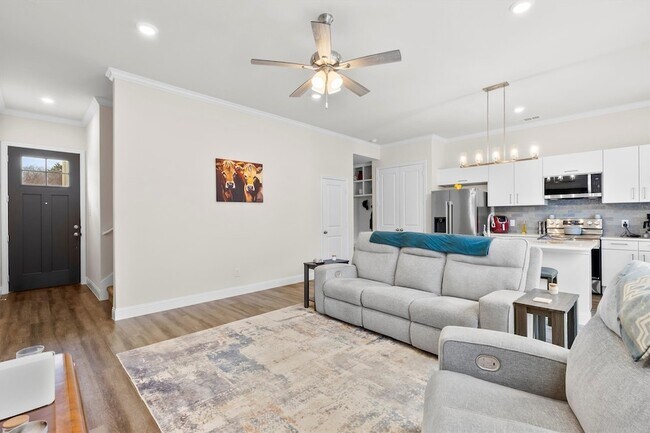 Building Photo - 6329 Mason Ct