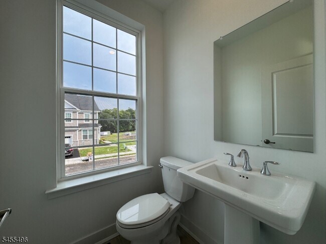 Building Photo - 71 Eastwood Ter