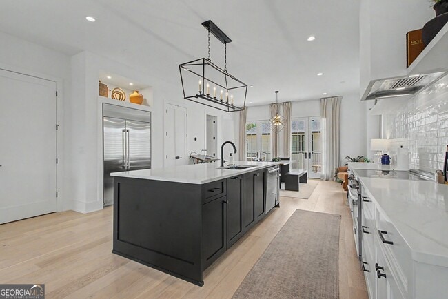 Building Photo - 270 4th St
