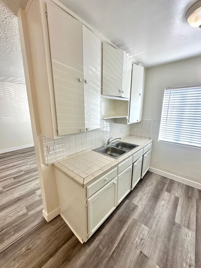 Building Photo - Cute 1bd/1ba move in ready in NoHo