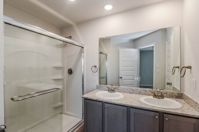 Building Photo - 5620 Poinsettia Pl